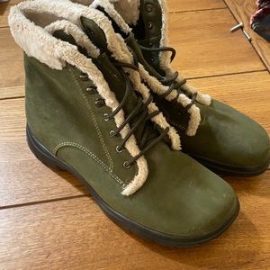 Never worn olive winter boots